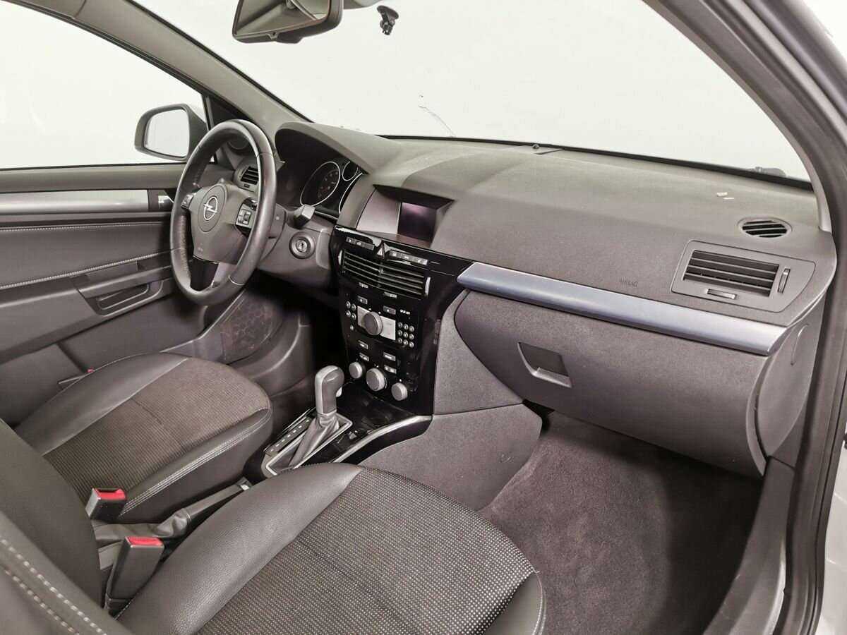 Opel Astra с пробегом — 2011 год. Фото: #8