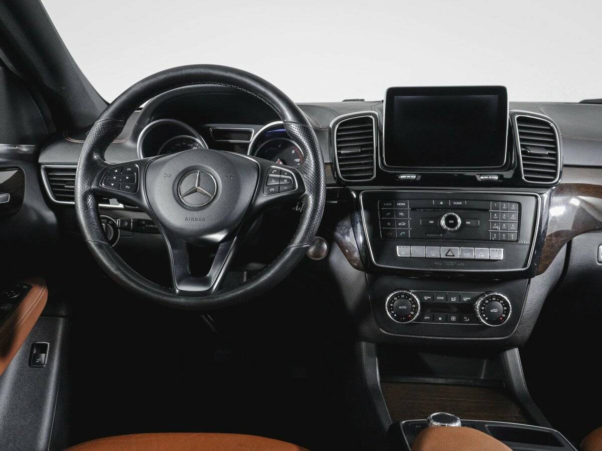Mercedes-Benz GLE Coupe с пробегом — 2015 год. Фото: #11