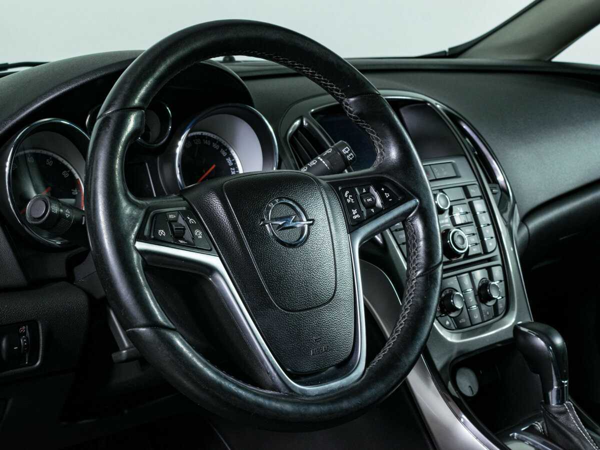 Opel Astra с пробегом — 2012 год. Фото: #11