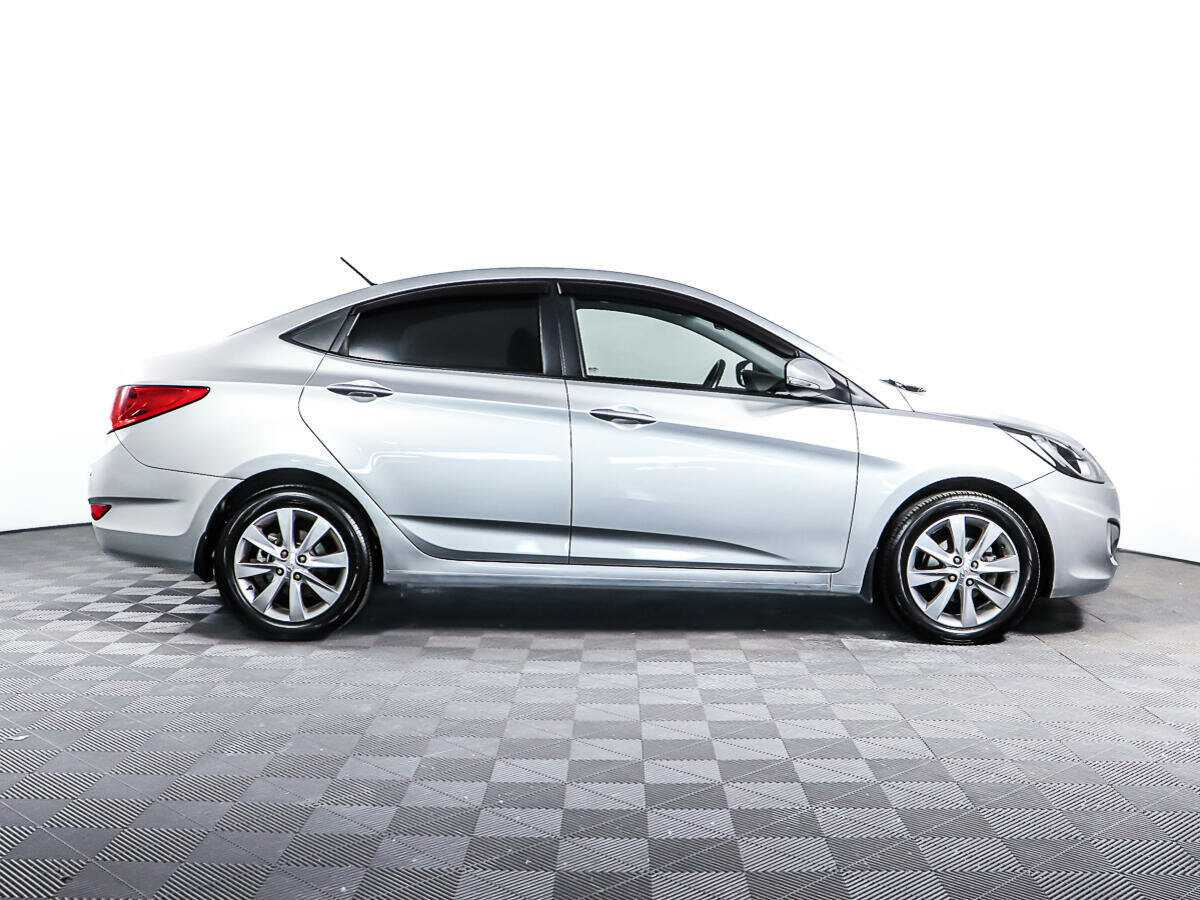 Hyundai Solaris с пробегом — 2011 год. Фото: #3