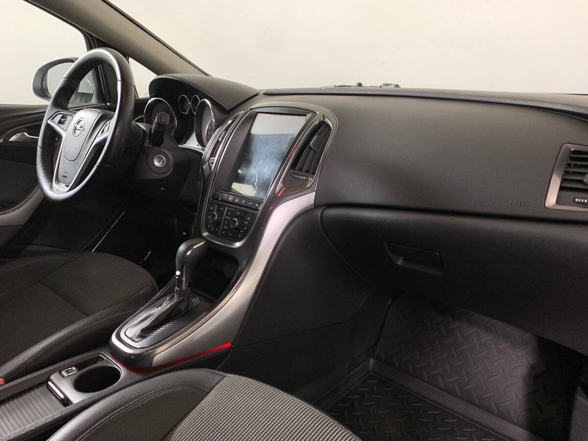 Opel Astra с пробегом — 2011 год. Фото: #12