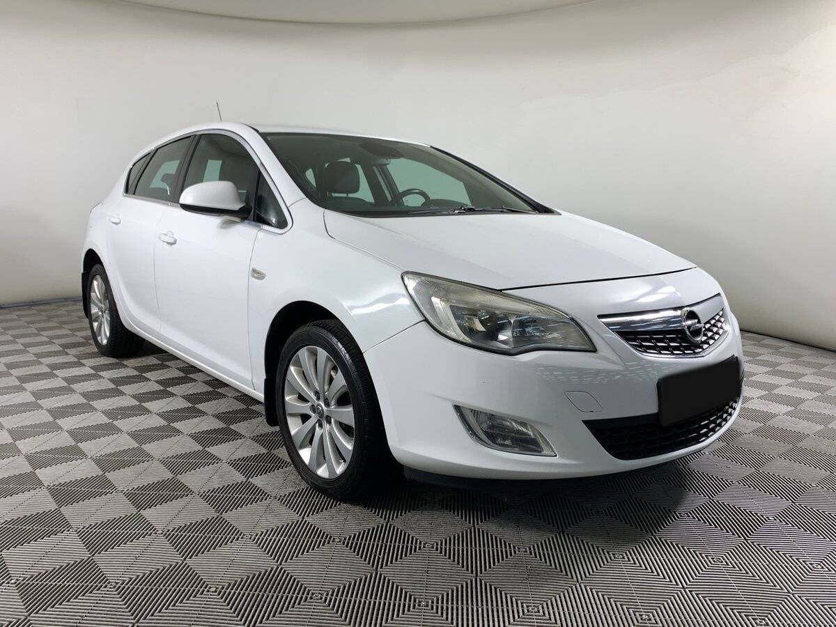 Opel Astra с пробегом — 2011 год. Фото: #2
