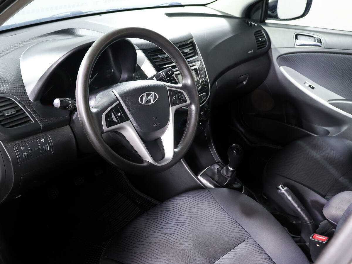 Hyundai Solaris с пробегом — 2014 год. Фото: #11