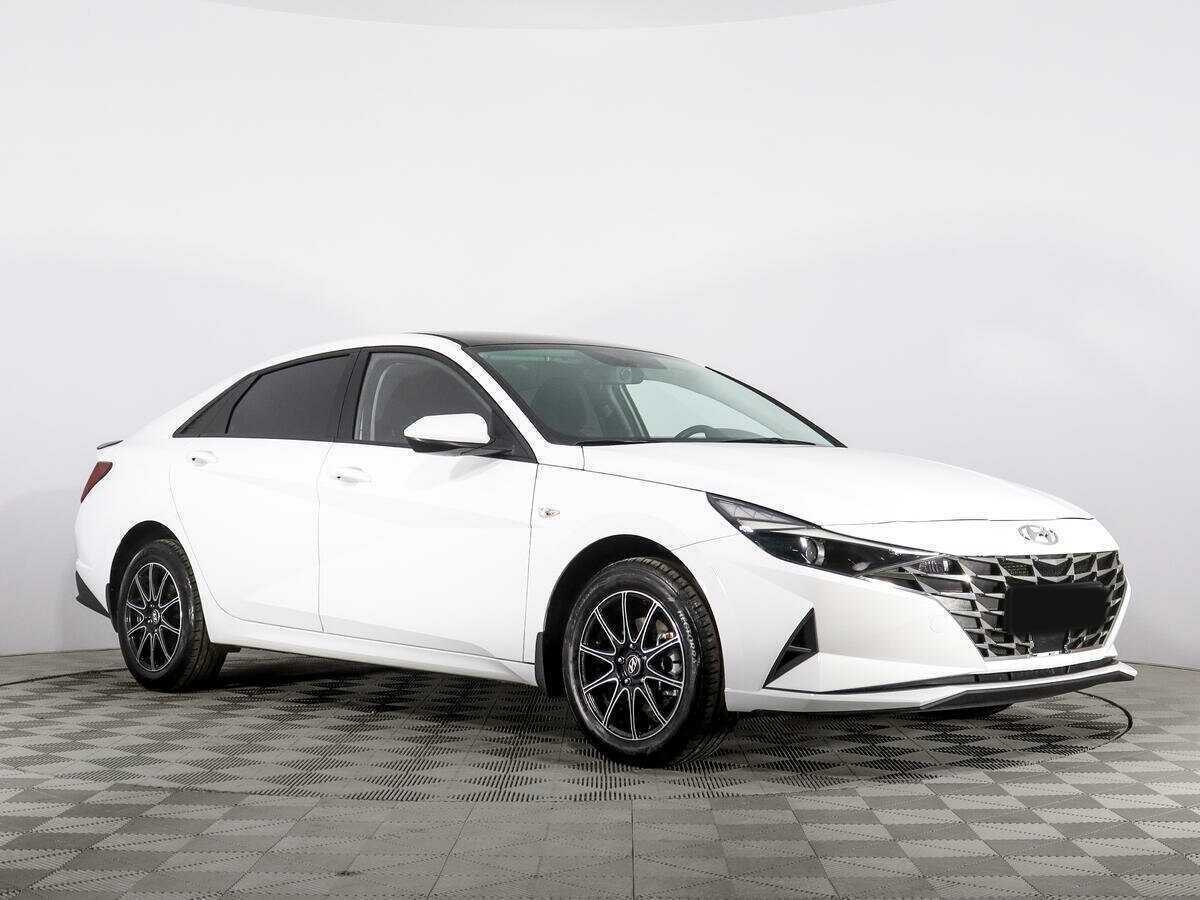 Hyundai Elantra с пробегом — 2021 год. Фото: #2