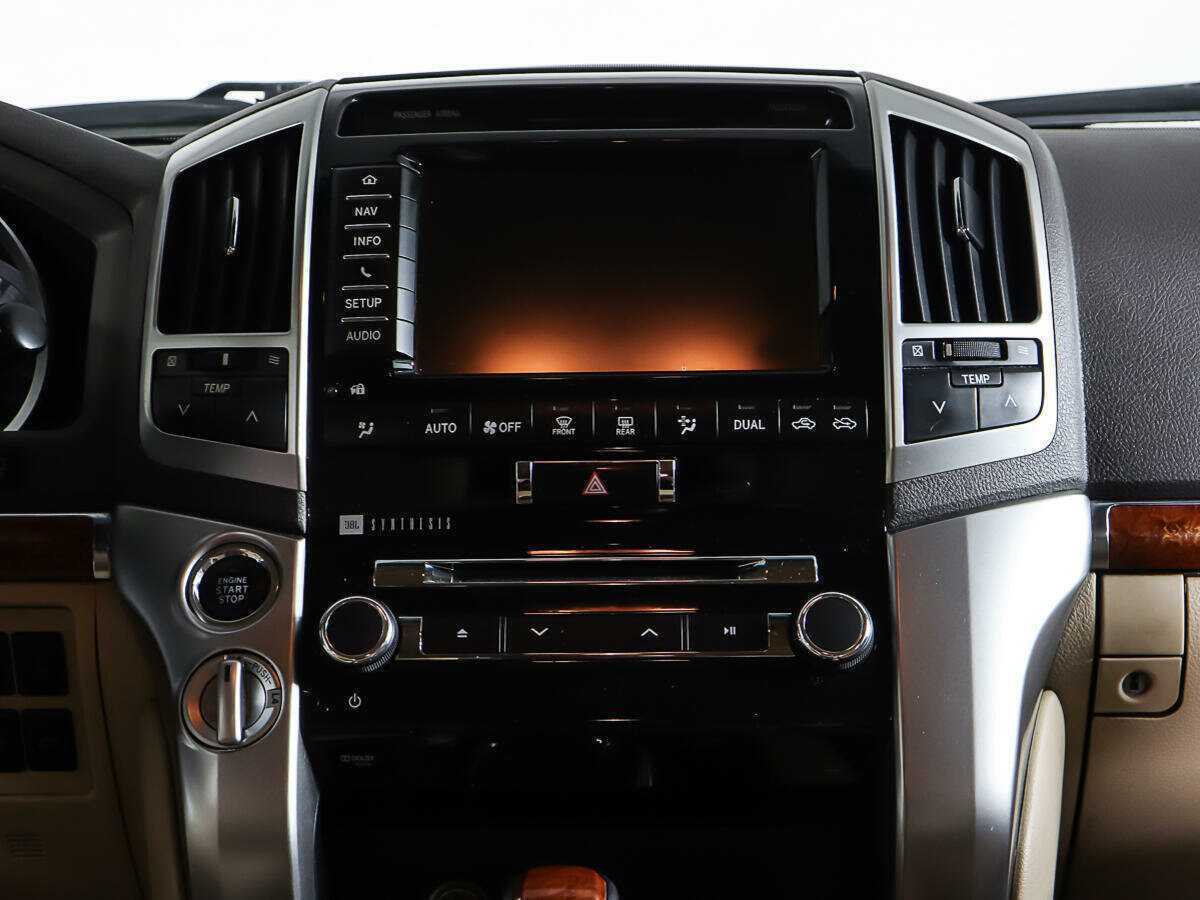 Toyota Land Cruiser с пробегом — 2014 год. Фото: #11