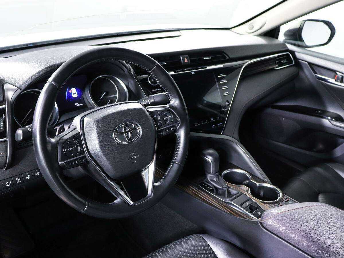 Toyota Camry с пробегом — 2019 год. Фото: #11