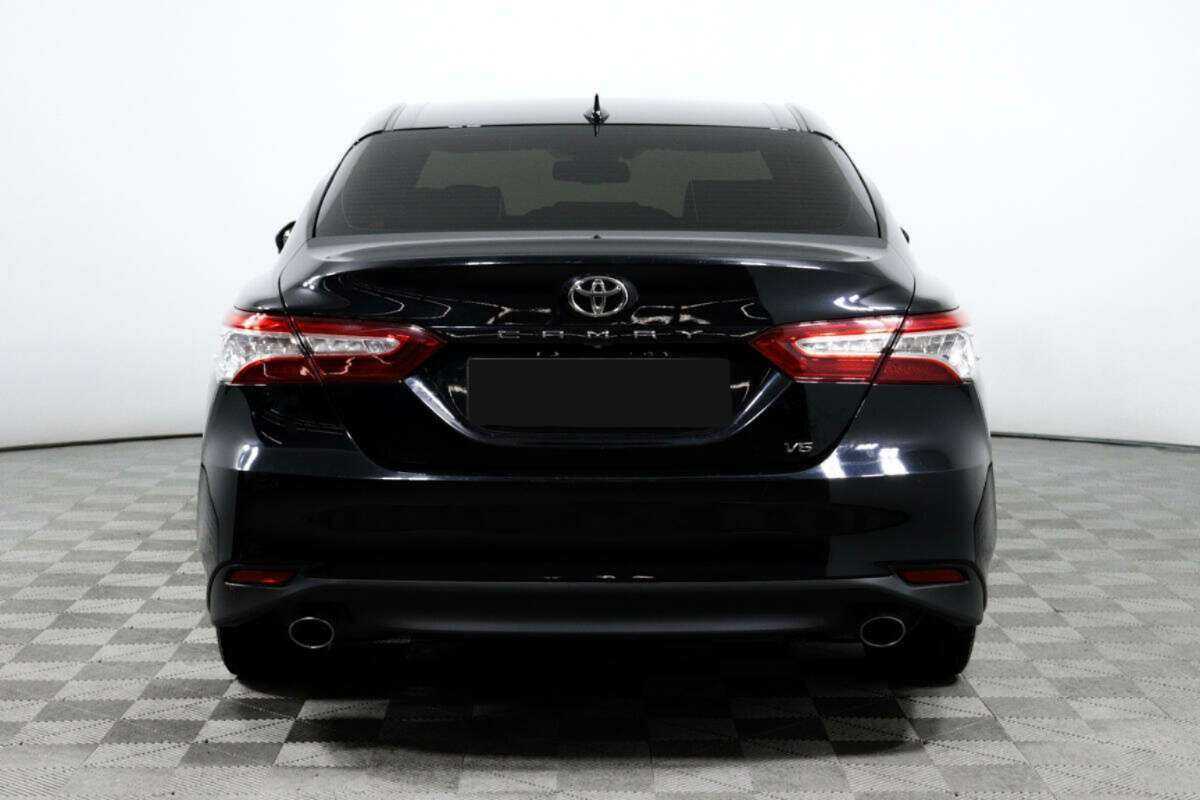 Toyota Camry с пробегом — 2018 год. Фото: #5