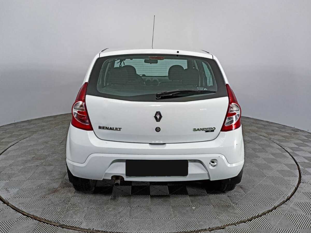 Renault Sandero с пробегом — 2014 год. Фото: #4