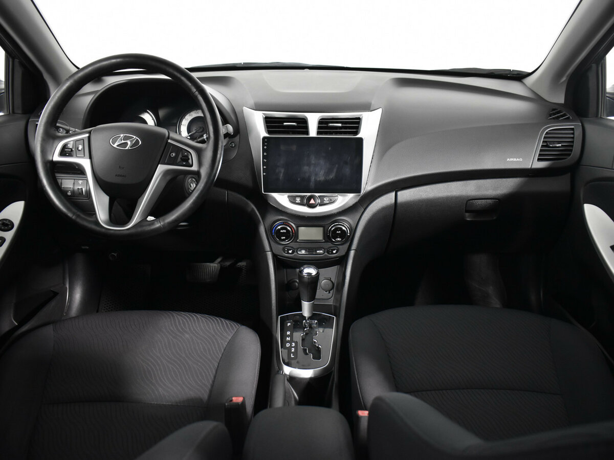 Hyundai Solaris с пробегом — 2013 год. Фото: #10