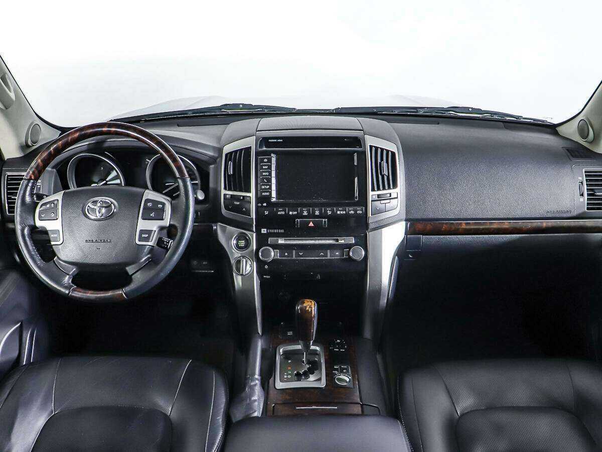 Toyota Land Cruiser с пробегом — 2012 год. Фото: #10