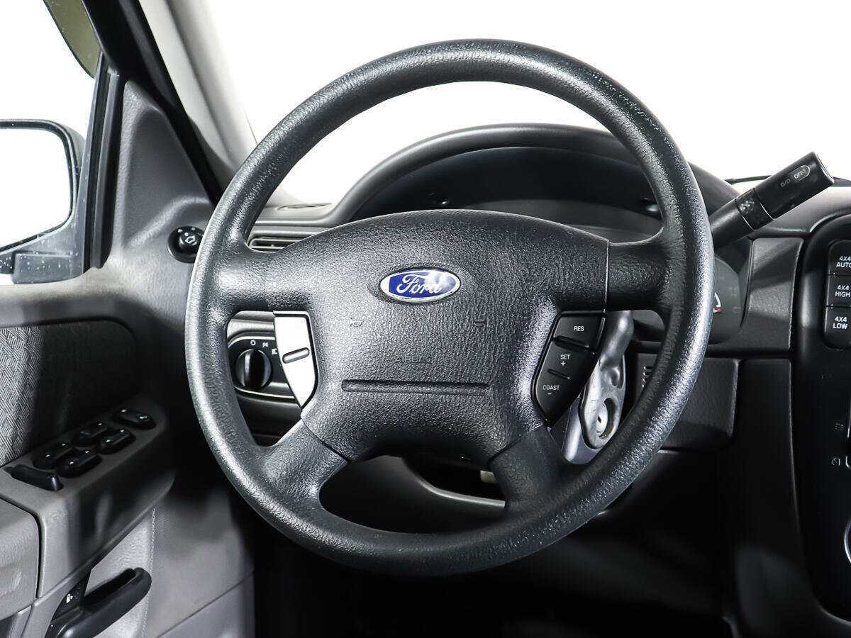 Ford Explorer с пробегом — 2002 год. Фото: #15