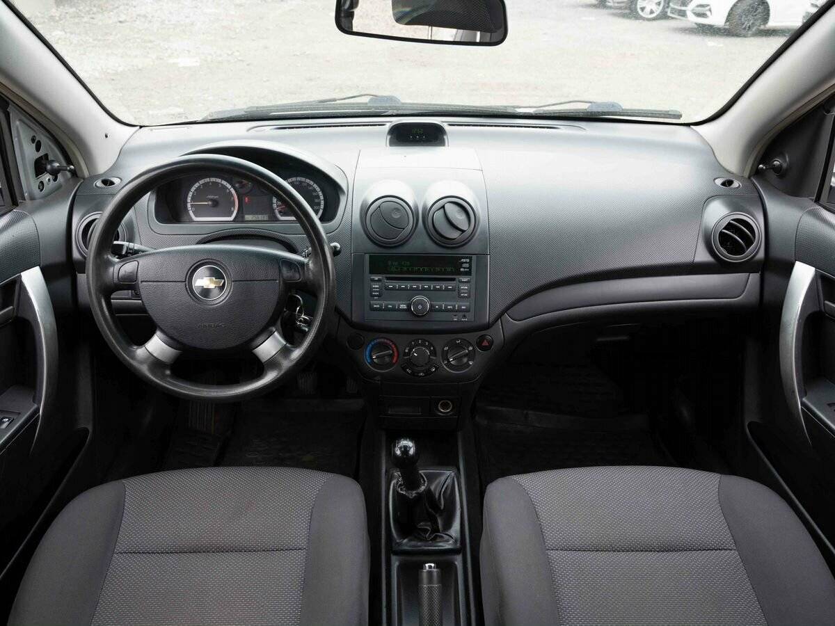 Chevrolet Aveo с пробегом — 2010 год. Фото: #12
