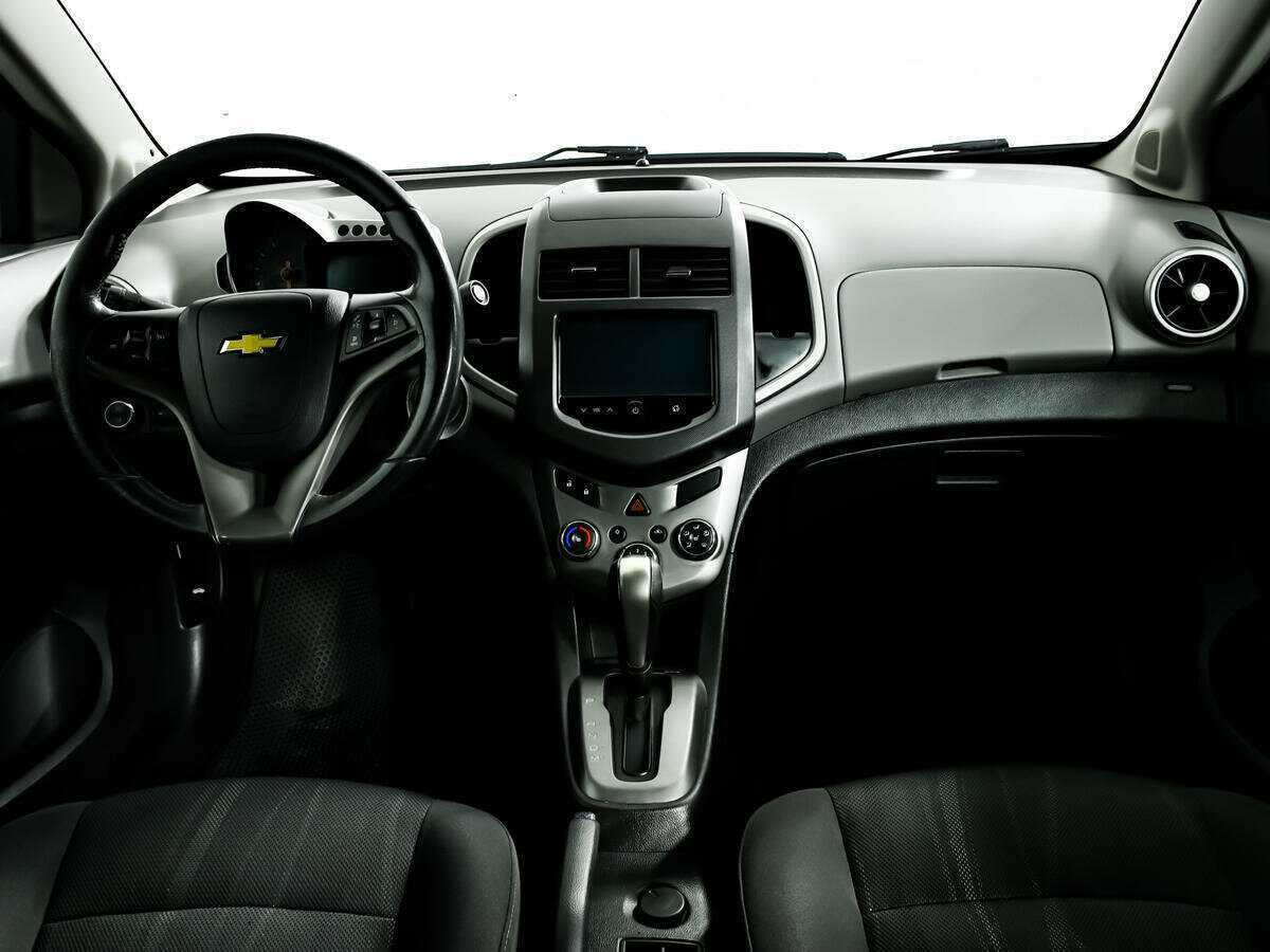 Chevrolet Aveo с пробегом — 2014 год. Фото: #10