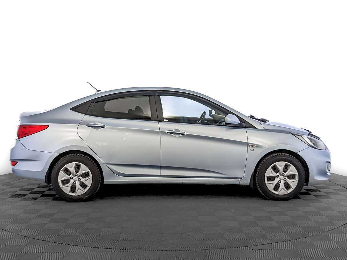 Hyundai Solaris с пробегом — 2011 год. Фото: #3