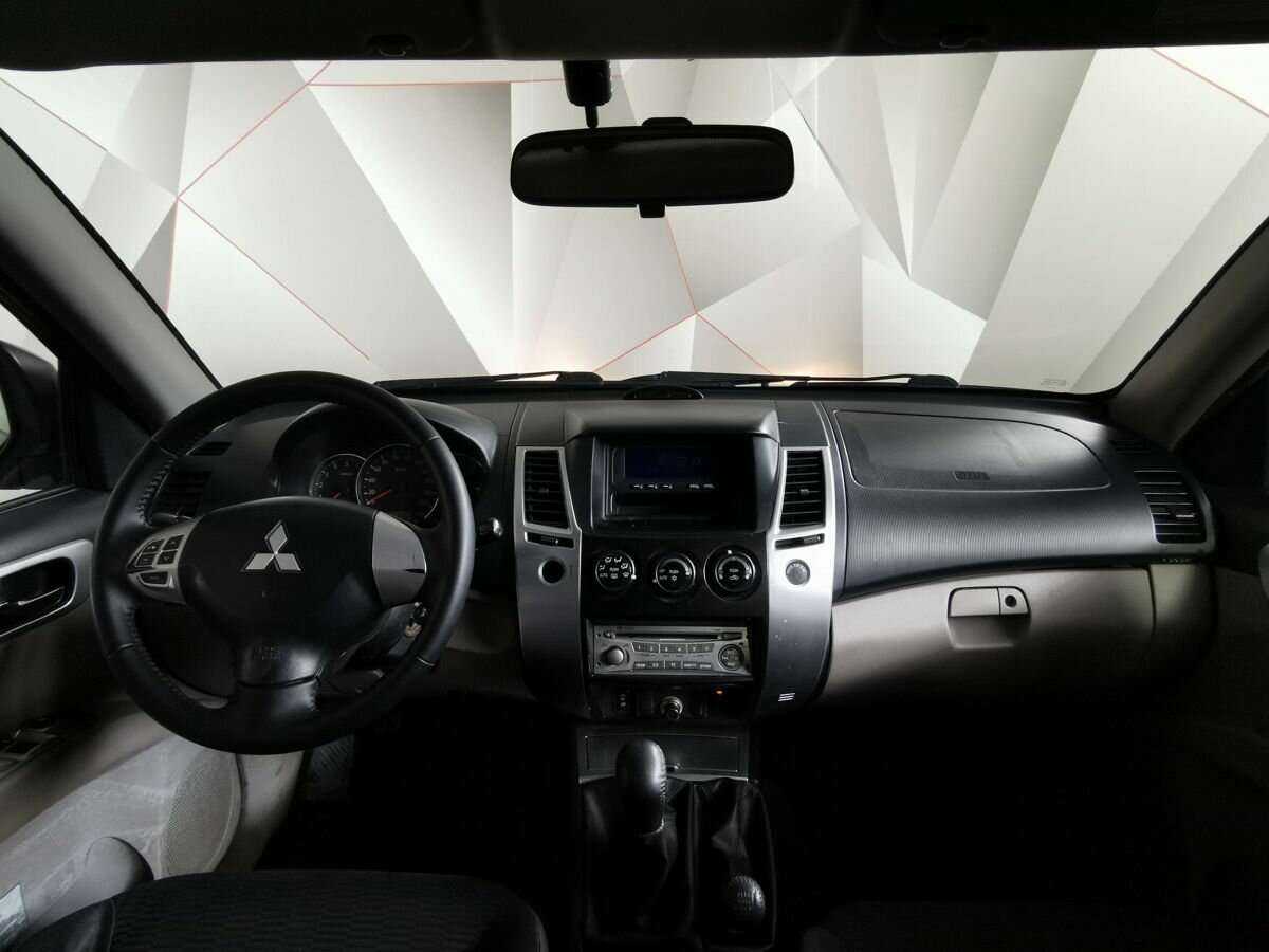 Mitsubishi Pajero Sport с пробегом — 2008 год. Фото: #9