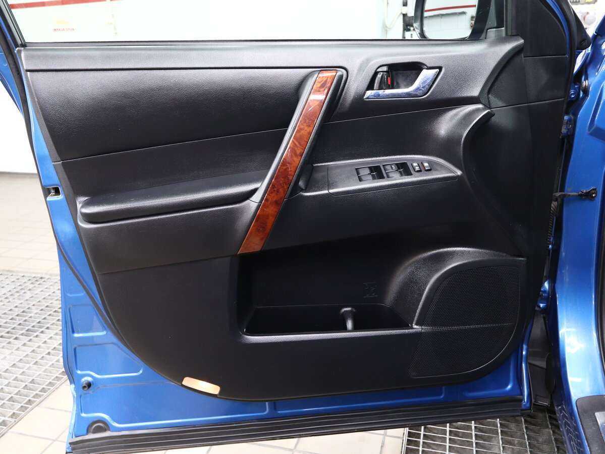 Toyota Highlander с пробегом — 2011 год. Фото: #11