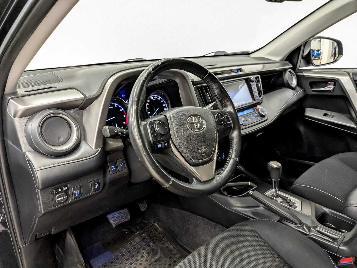 Toyota RAV4 с пробегом — 2017 год. Фото: #15