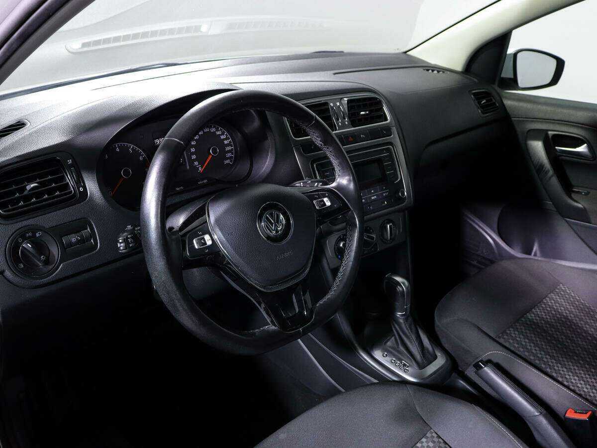 Volkswagen Polo с пробегом — 2019 год. Фото: #12