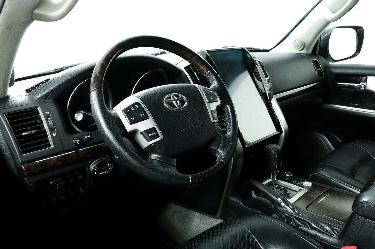 Toyota Land Cruiser с пробегом — 2013 год. Фото: #10