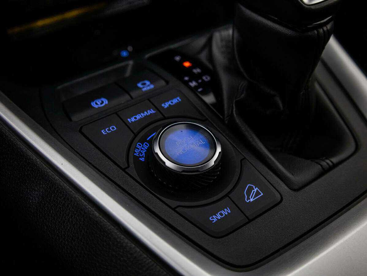 Toyota RAV4 с пробегом — 2022 год. Фото: #15