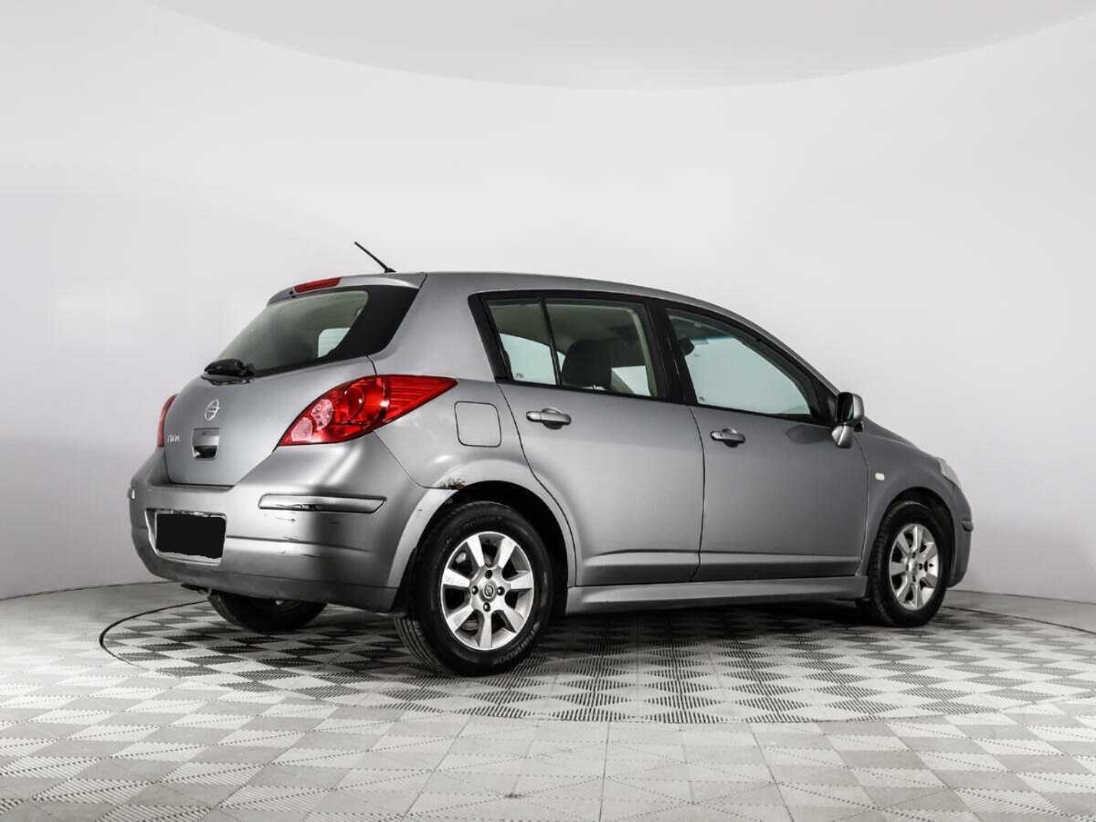Nissan Tiida с пробегом — 2010 год. Фото: #4