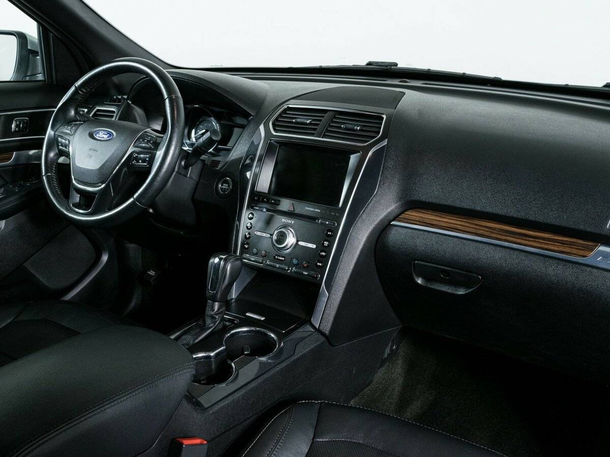 Ford Explorer с пробегом — 2018 год. Фото: #11