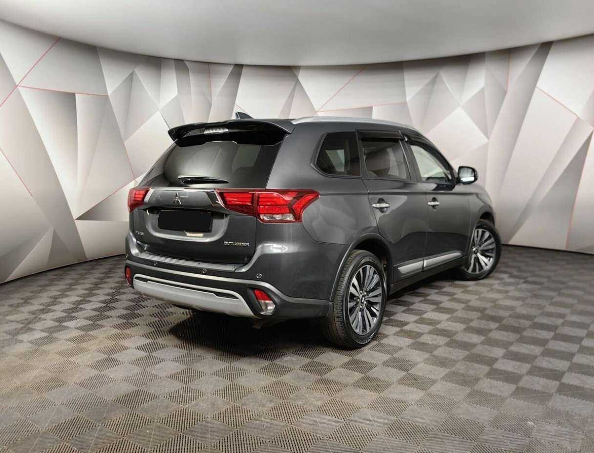 Mitsubishi Outlander с пробегом — 2019 год. Фото: #1