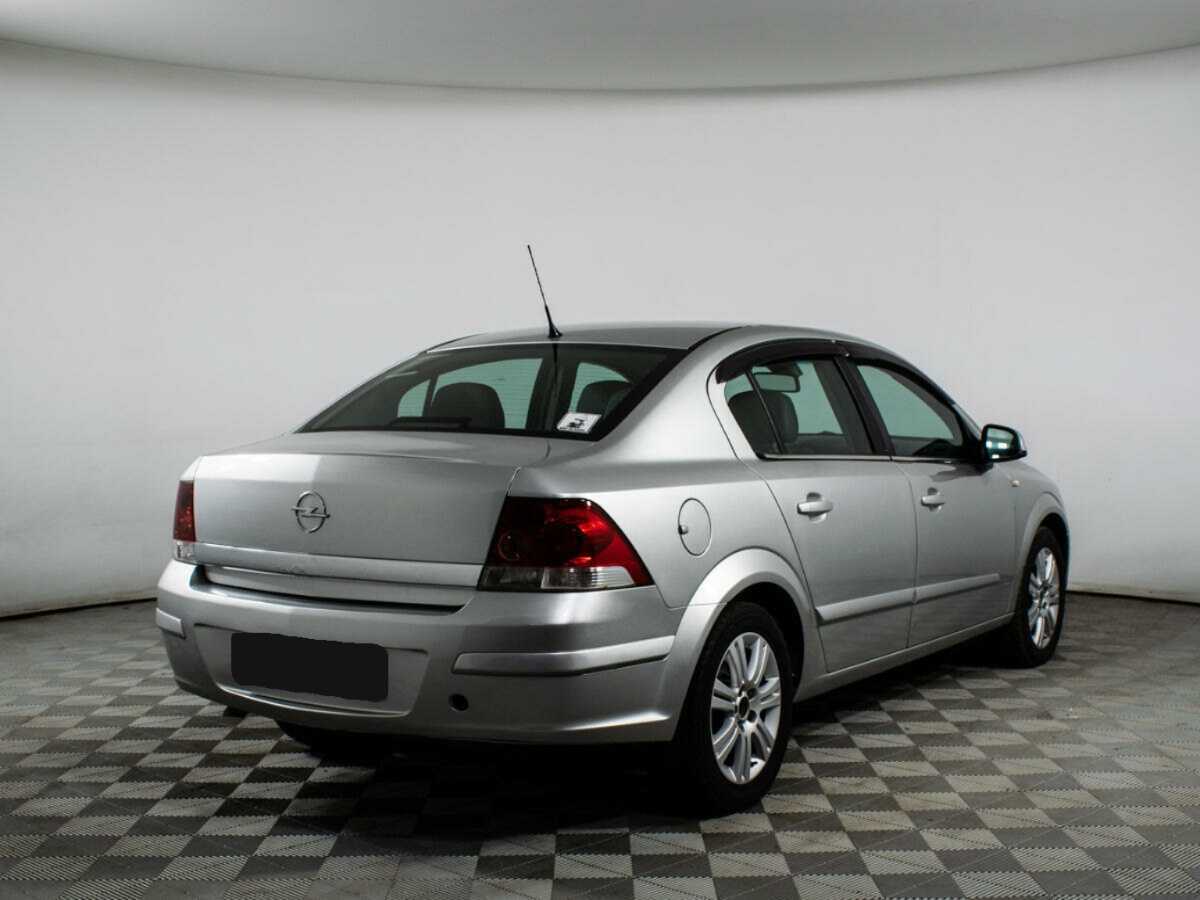 Opel Astra с пробегом — 2010 год. Фото: #4