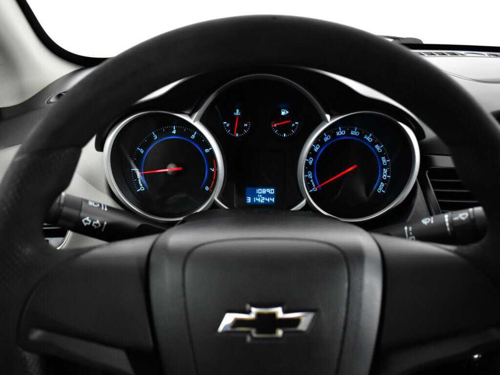 Chevrolet Cruze с пробегом — 2011 год. Фото: #8