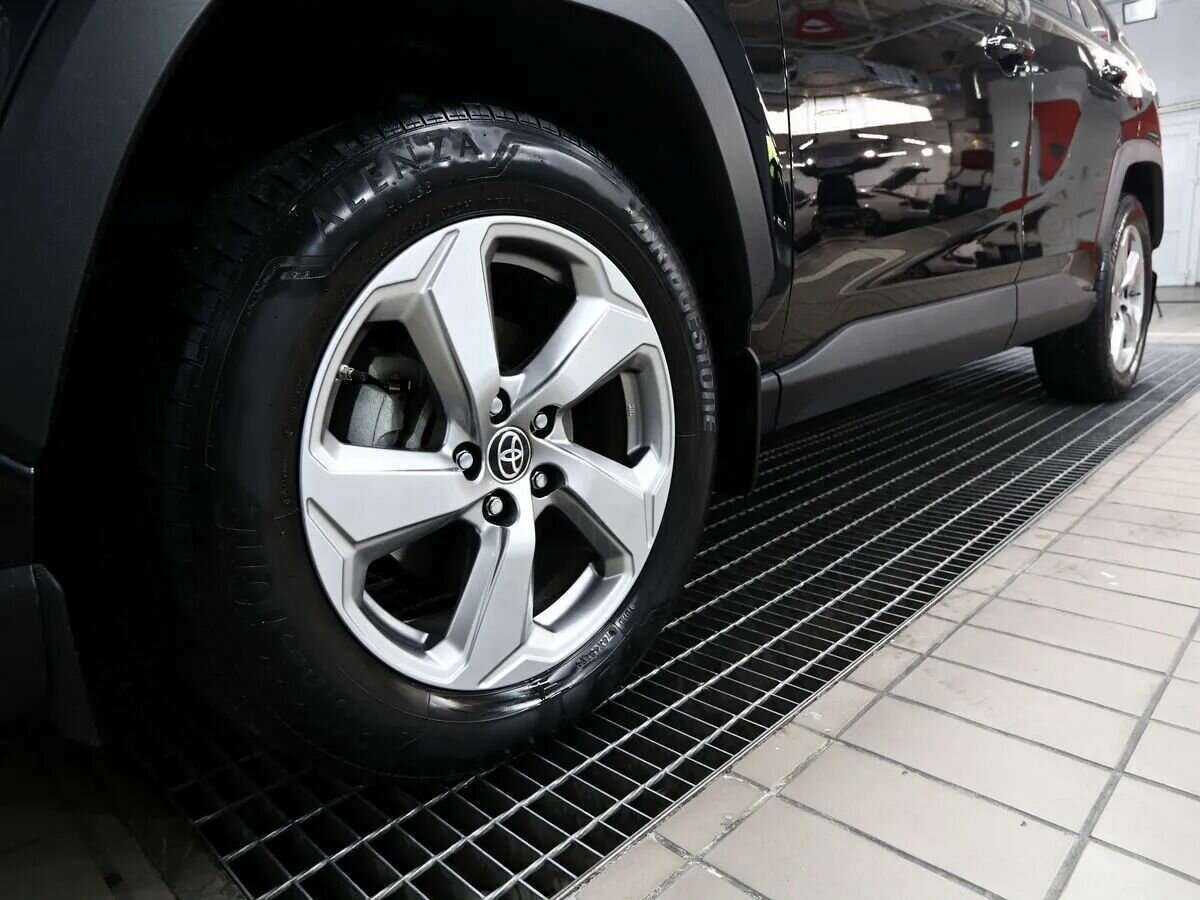 Toyota RAV4 с пробегом — 2019 год. Фото: #13