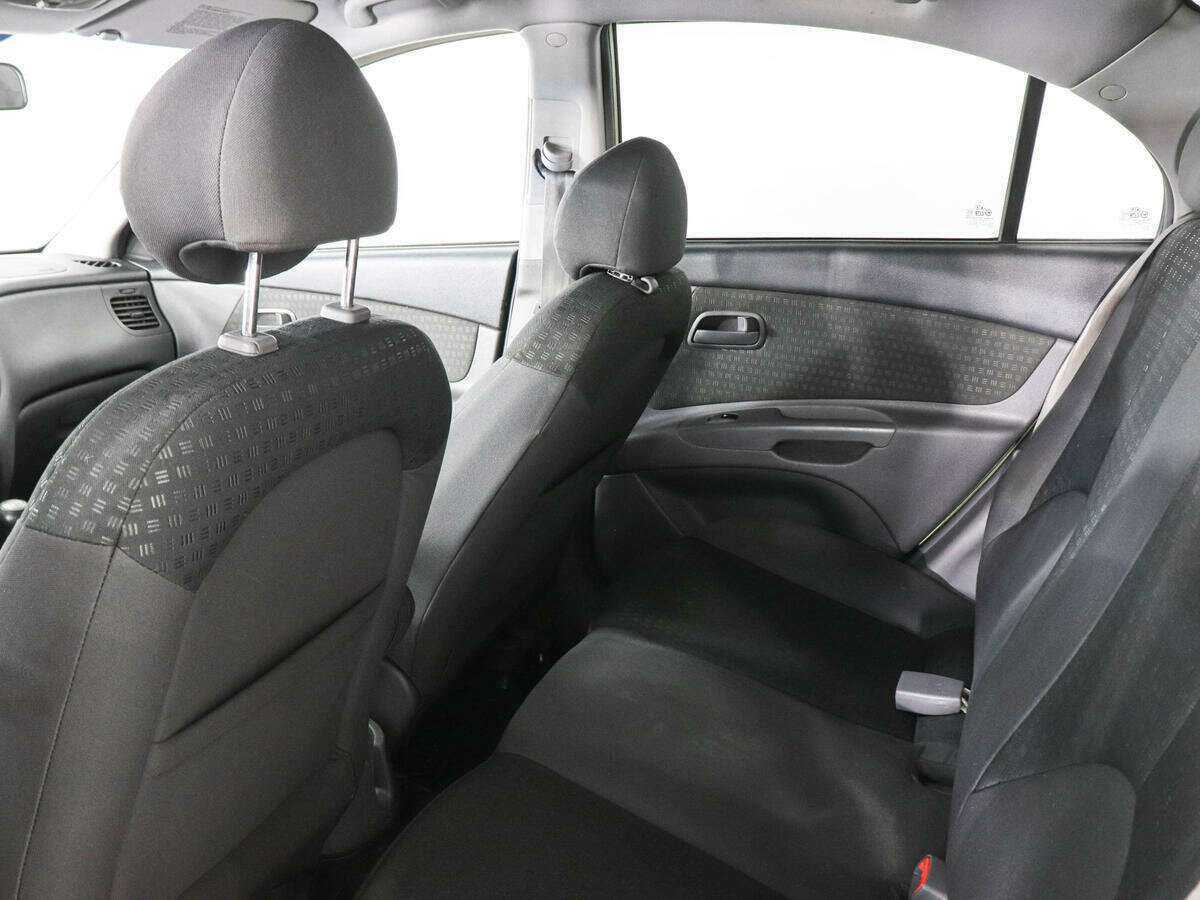 Kia Rio с пробегом — 2006 год. Фото: #7