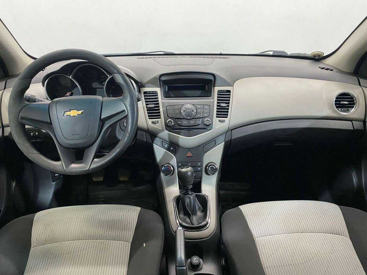 Chevrolet Cruze с пробегом — 2011 год. Фото: #8