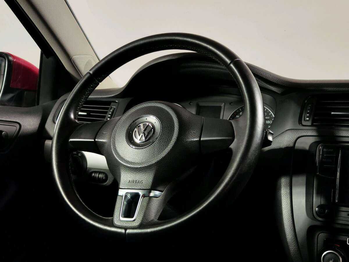 Volkswagen Jetta с пробегом — 2011 год. Фото: #11