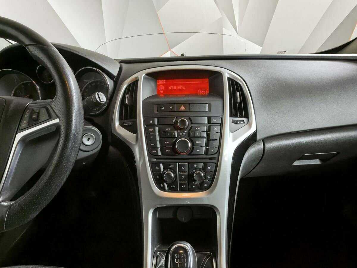 Opel Astra с пробегом — 2012 год. Фото: #10