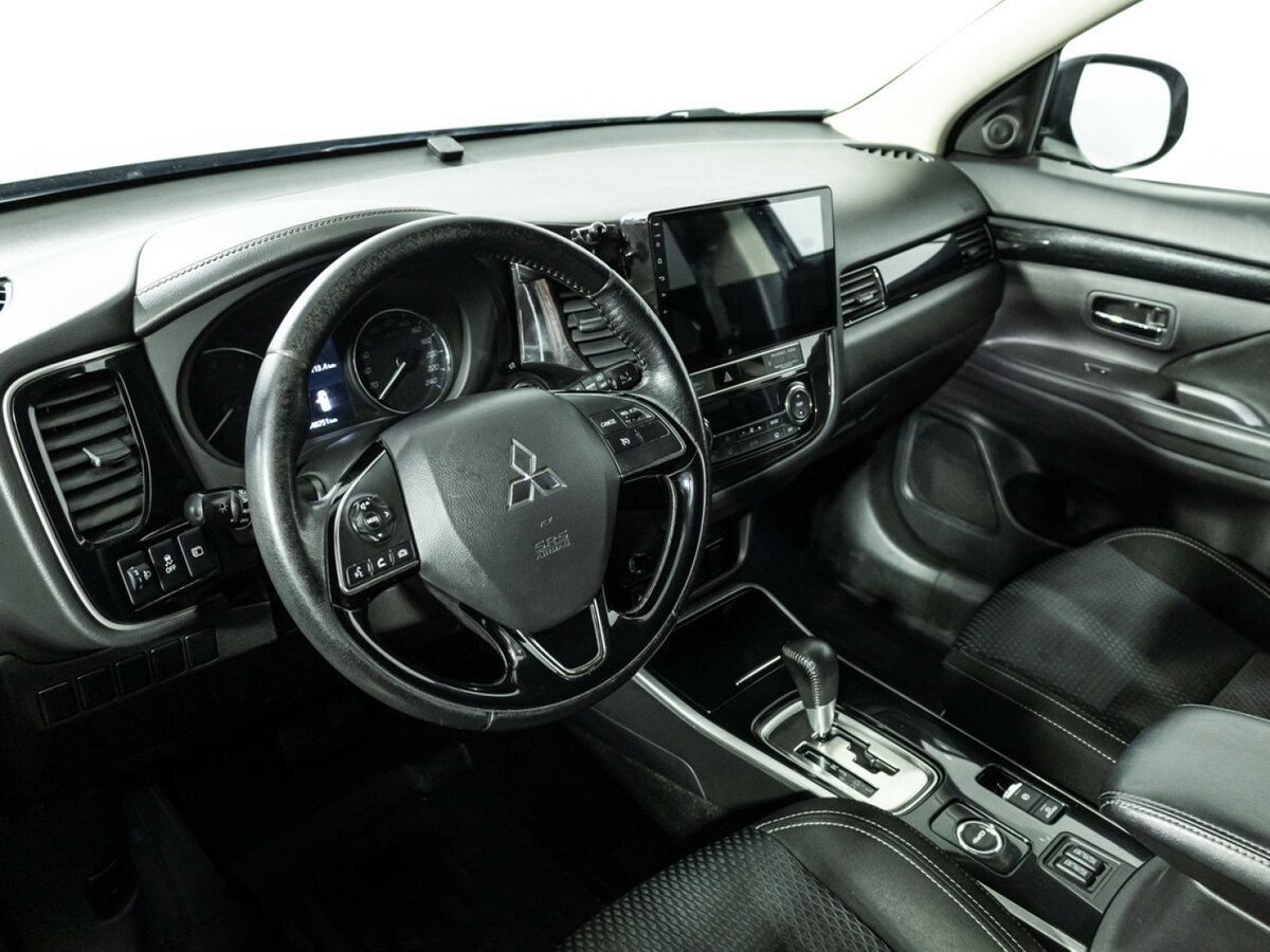 Mitsubishi Outlander с пробегом — 2018 год. Фото: #10