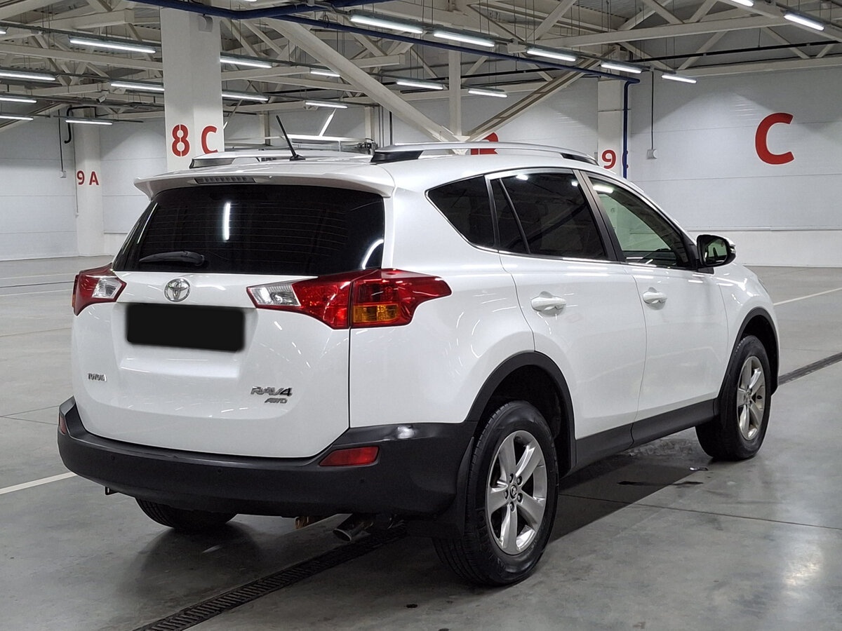 Toyota RAV4 с пробегом — 2014 год. Фото: #4
