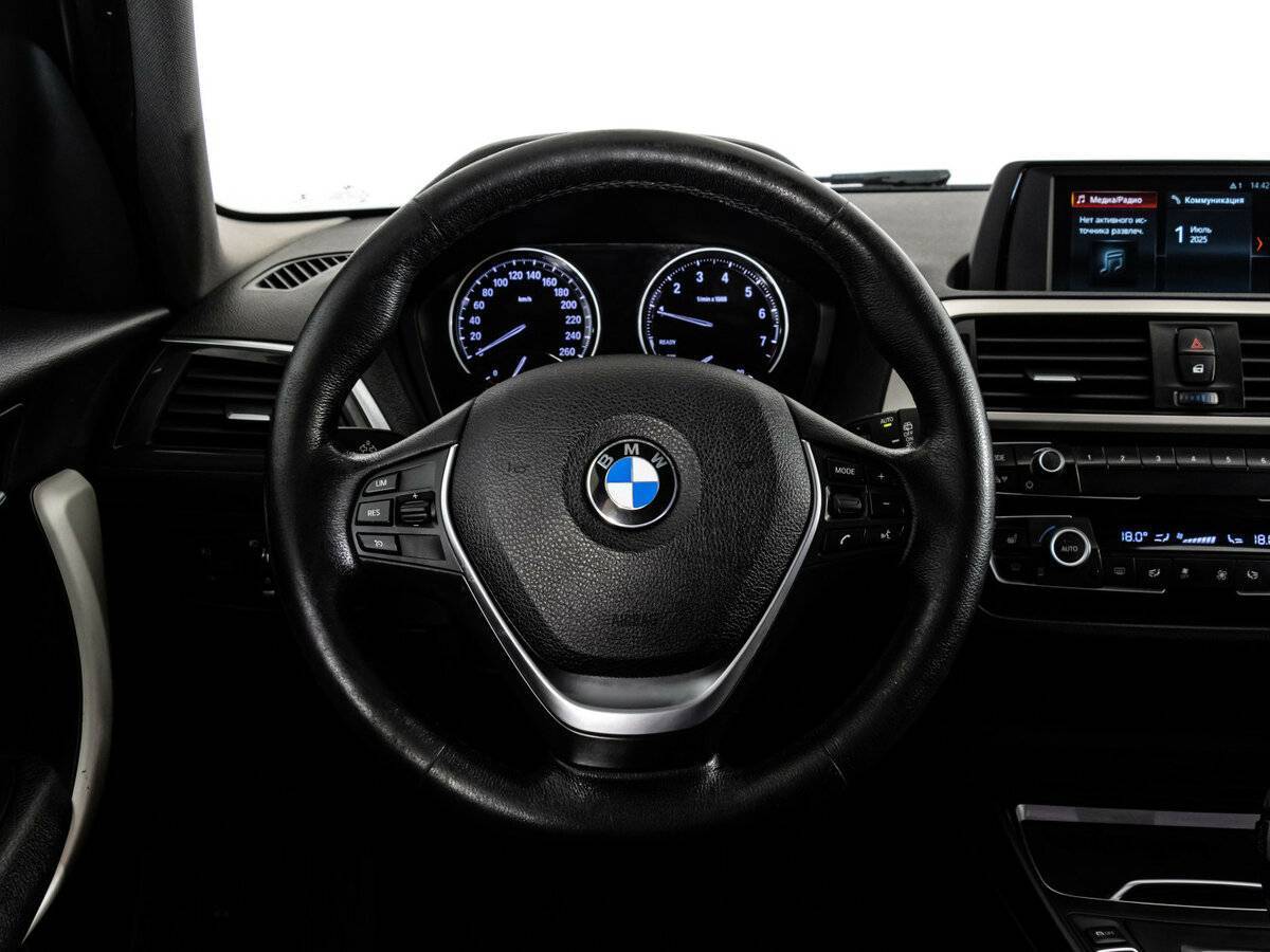 BMW 1 серии с пробегом — 2017 год. Фото: #12