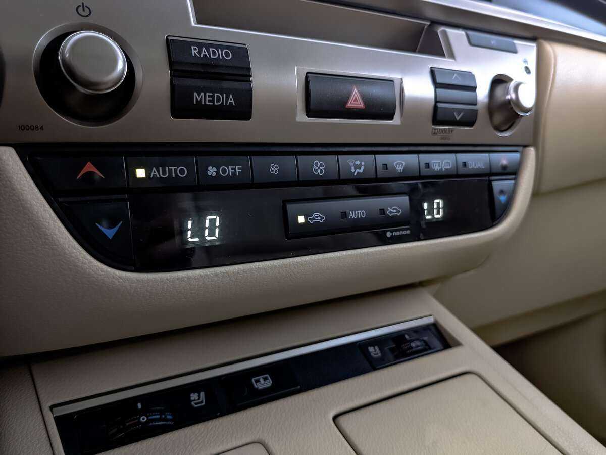 Lexus ES с пробегом — 2013 год. Фото: #15