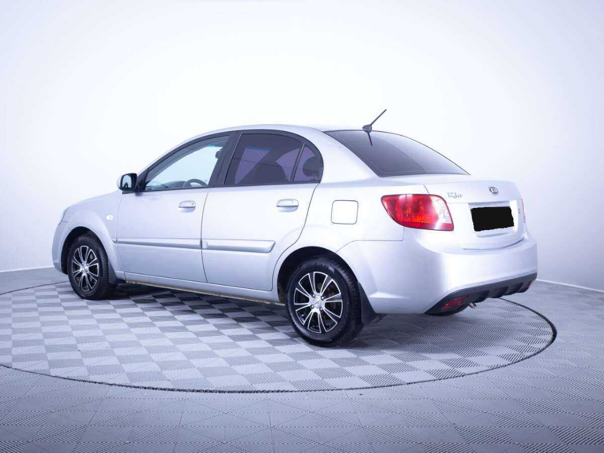 Kia Rio с пробегом — 2010 год. Фото: #6