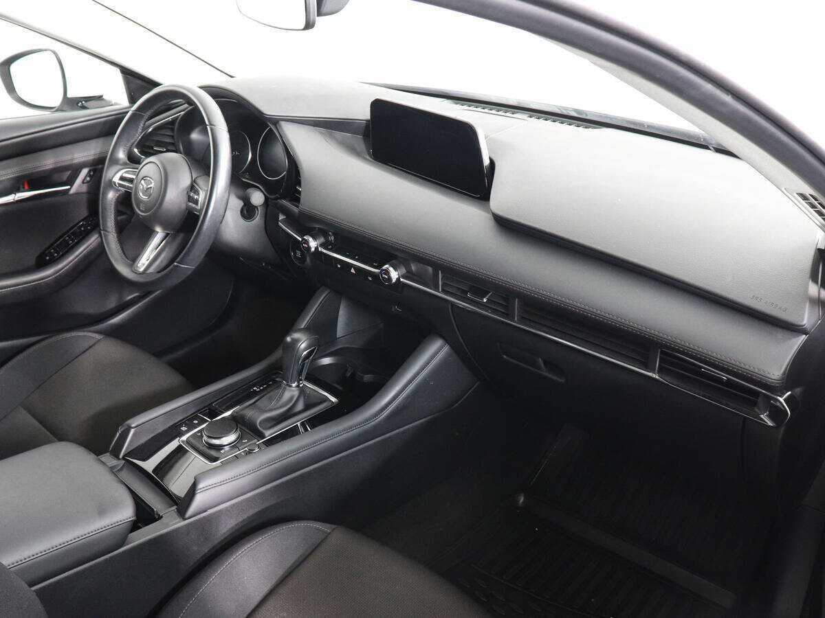 Mazda 3 с пробегом — 2022 год. Фото: #9