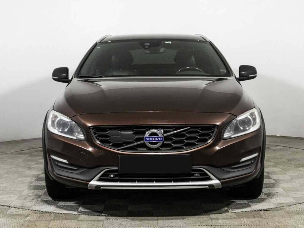 Volvo V60 Cross Country с пробегом — 2016 год. Фото: #1