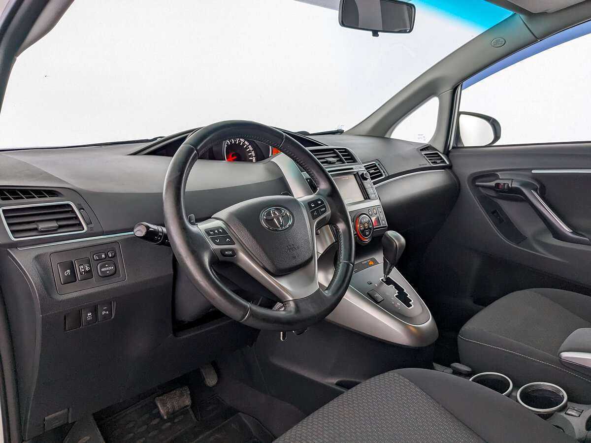 Toyota Verso с пробегом — 2013 год. Фото: #13