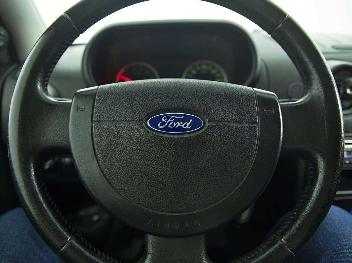 Ford Fusion с пробегом — 2005 год. Фото: #13