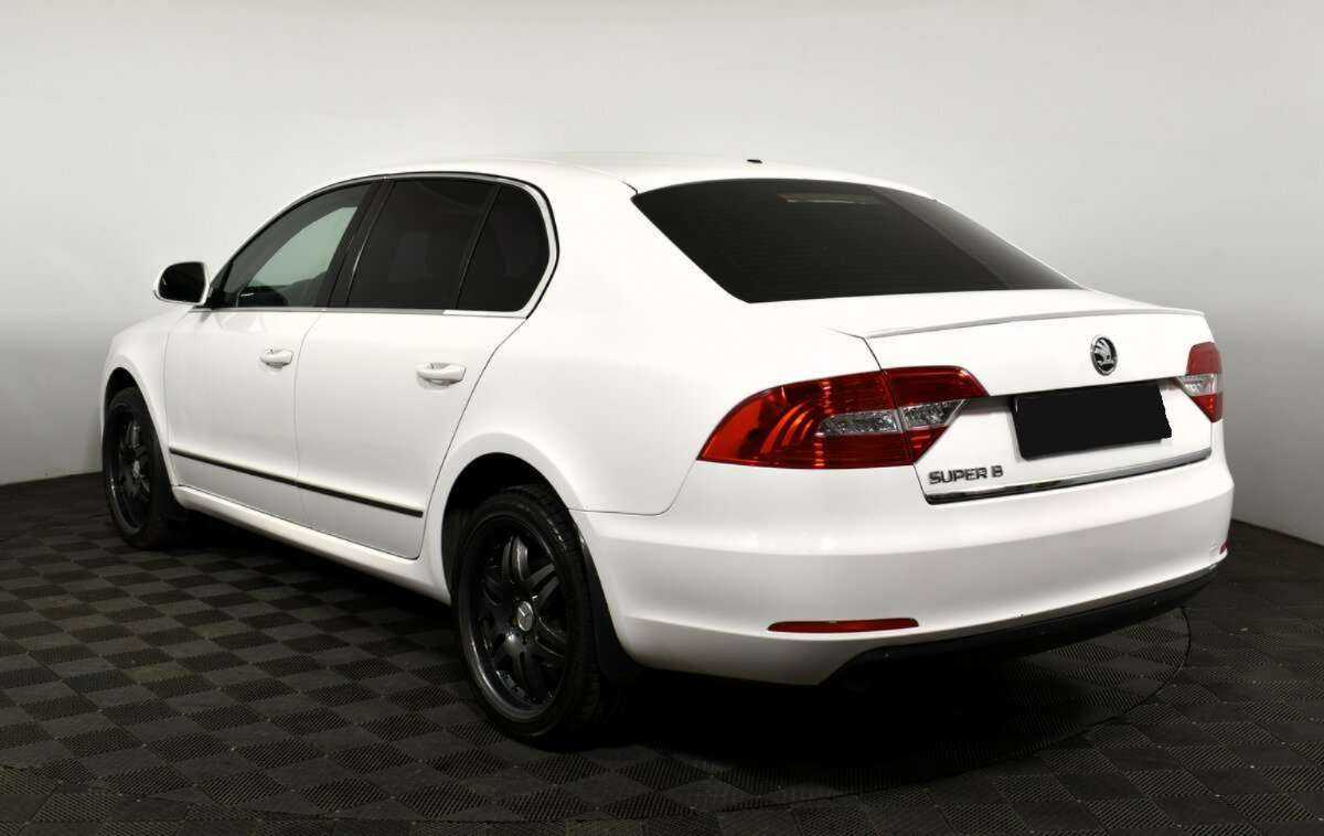 Skoda Superb с пробегом — 2015 год. Фото: #3