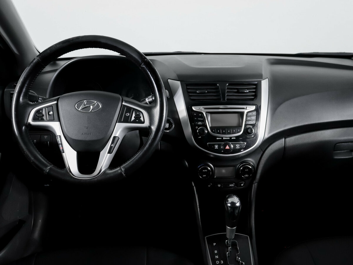Hyundai Solaris с пробегом — 2012 год. Фото: #9