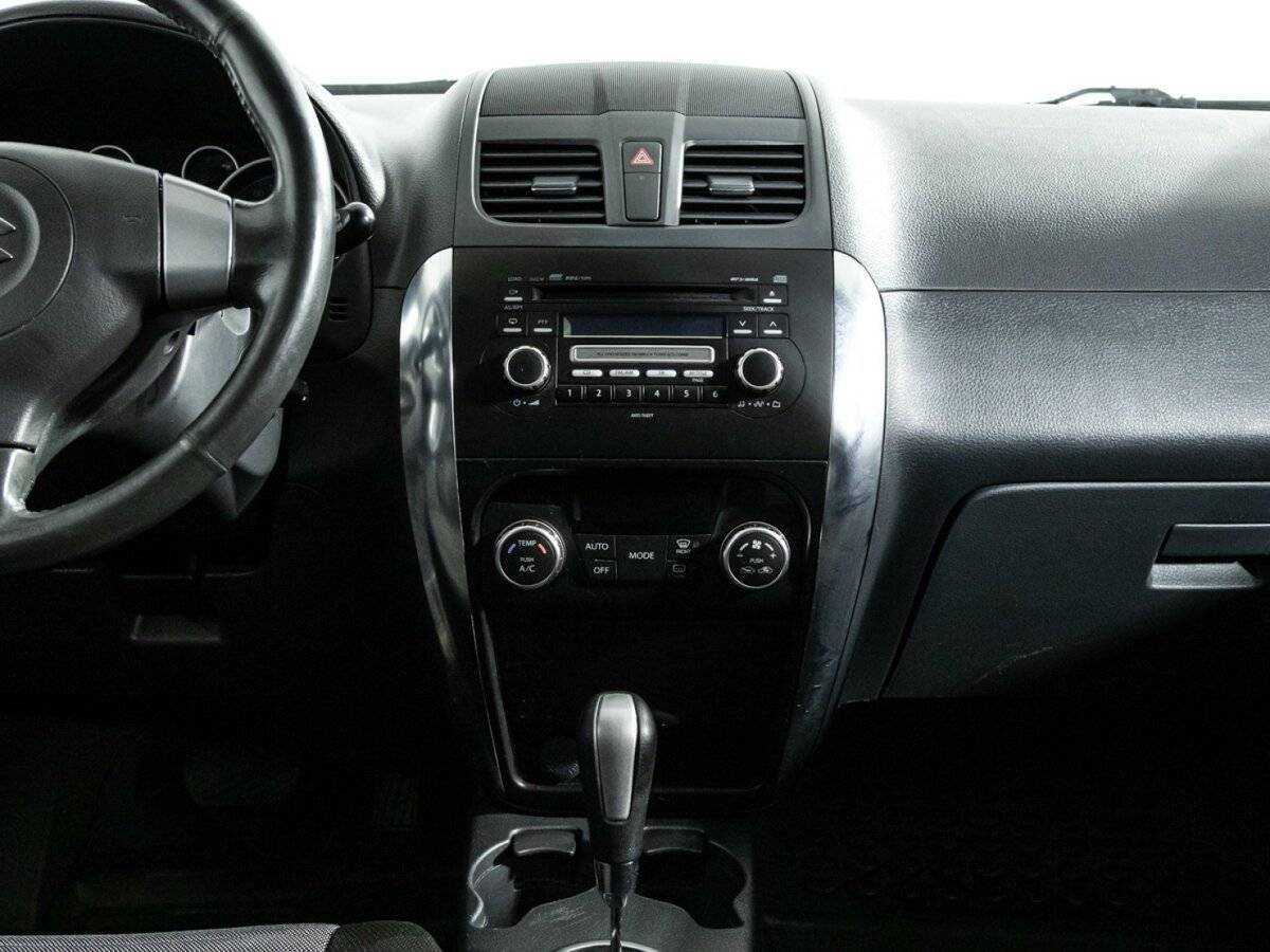 Suzuki SX4 с пробегом — 2010 год. Фото: #13