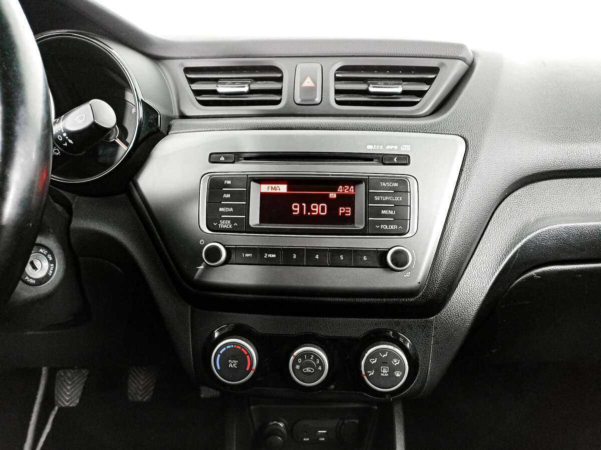Kia Rio с пробегом — 2015 год. Фото: #10