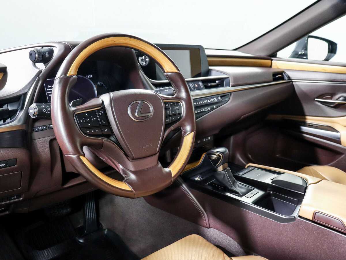 Lexus ES с пробегом — 2019 год. Фото: #11
