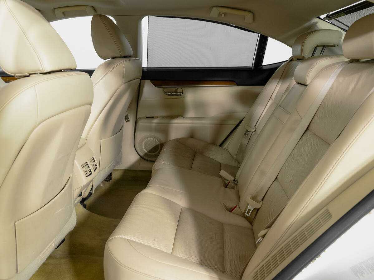 Lexus ES с пробегом — 2013 год. Фото: #9