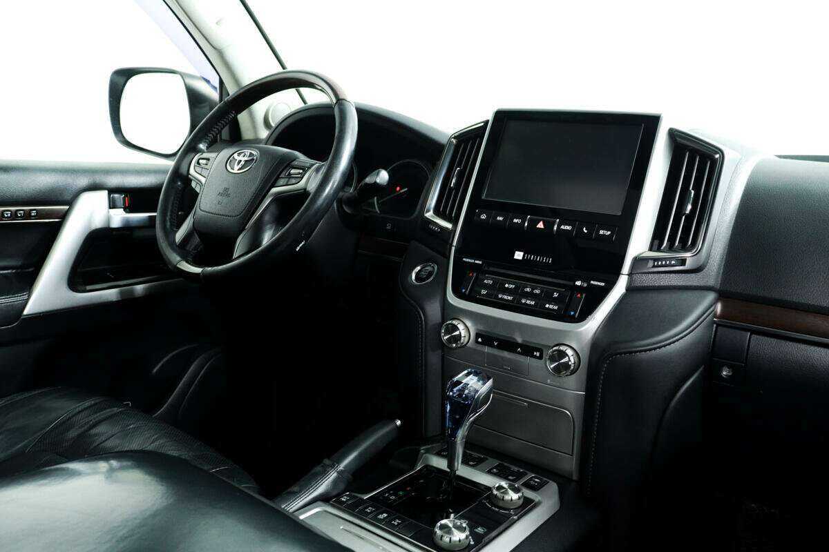 Toyota Land Cruiser с пробегом — 2015 год. Фото: #8